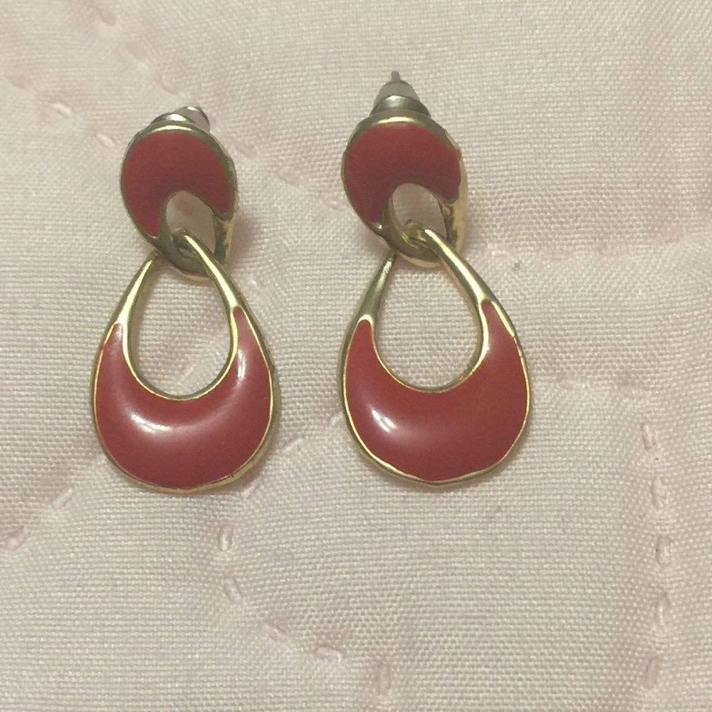 Cache red earrings